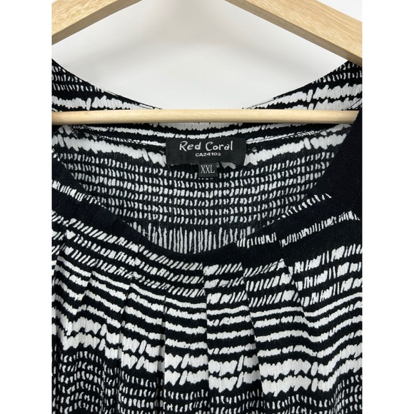 Red Coral Black White Abstract Striped Print Tee Blouse - Picture 3 of 6